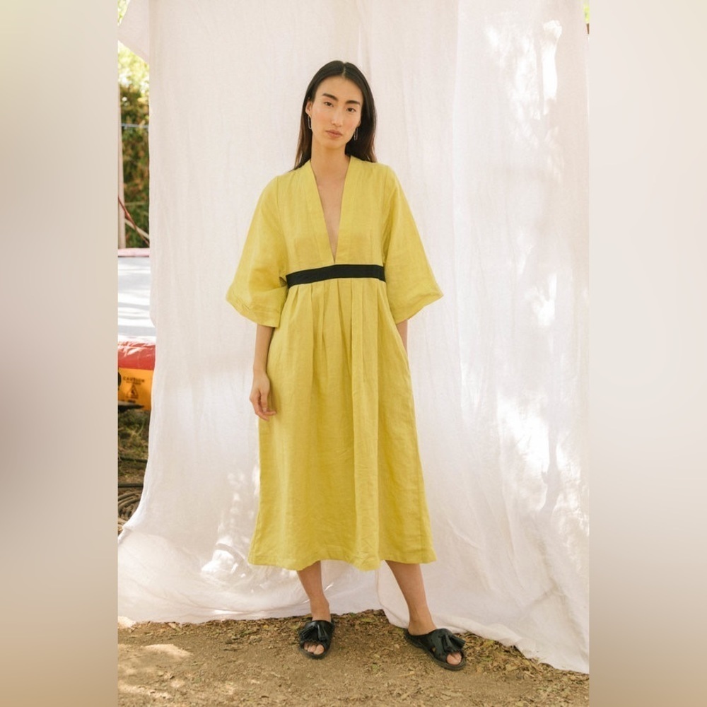 Hannayujin Yellow Black Empire Waist dress XS. linen, front pleats, Lagenlook